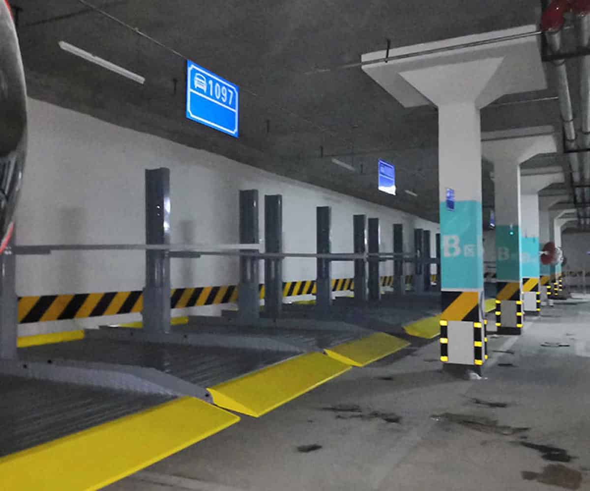 地下室簡易升降機(jī)械式停車設(shè)備出租.jpg